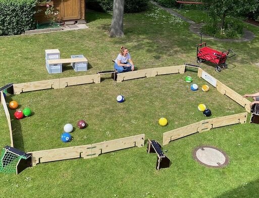 Ballbande Fußball Billard Spielfeld aufgebaut von oben