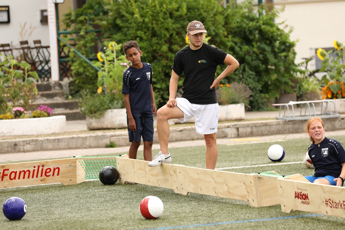 Früher Ballbande-Prototyp im inklusiven Spielangebot