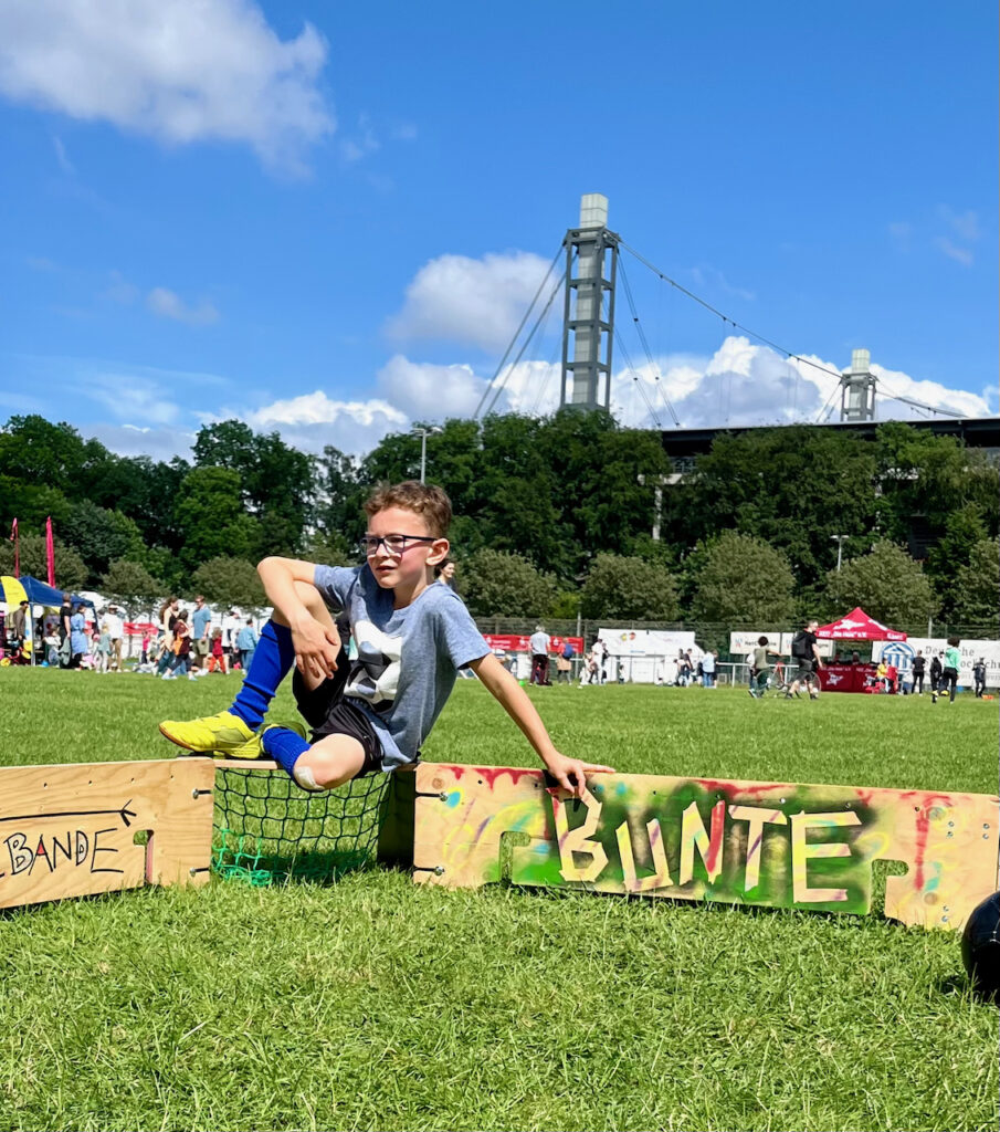 entspanntes abhängen auf der Ballbande